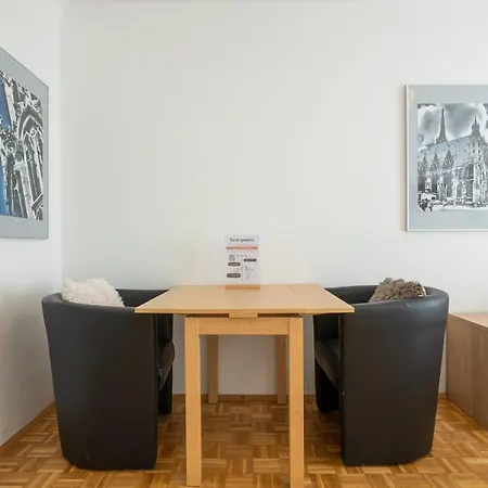 Central Living - Stephansdom Apartments-3
